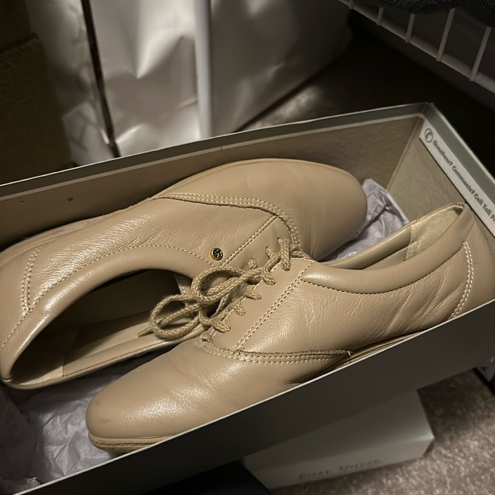 Easy Spirit Shoes - Motion - Wheat (tan) Leather - Size 6 - normal wear